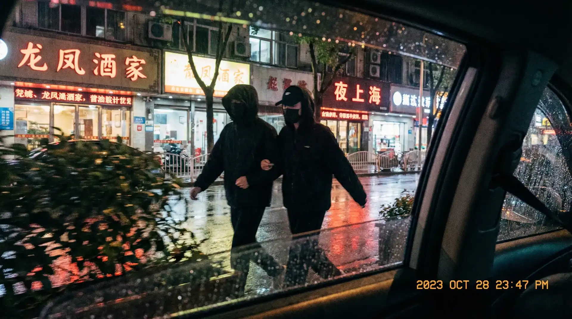 电车痴汉 - 顶流明星深夜密会现场抓拍照片